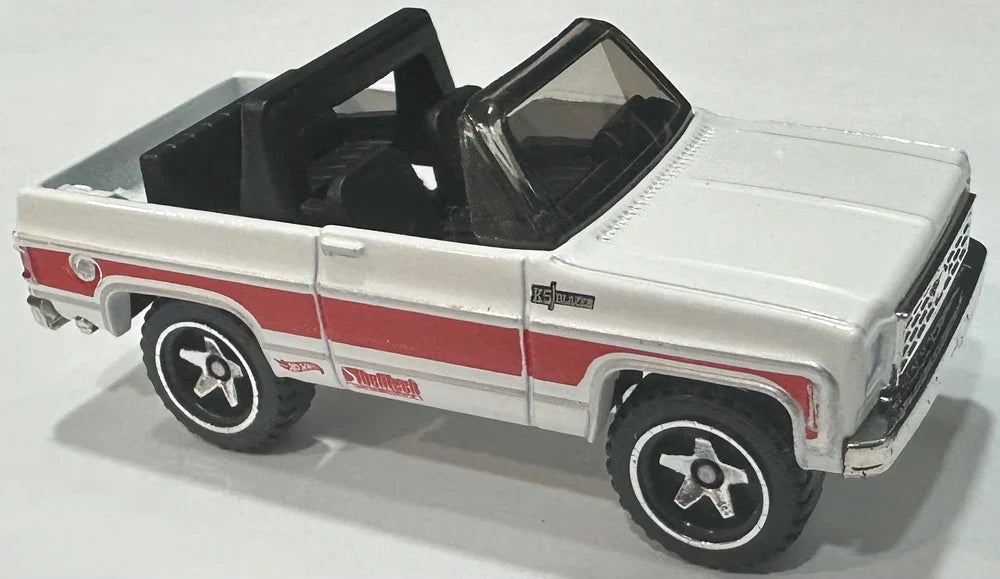 Hot Wheels 2025 '75 Chevy Blazer Custom