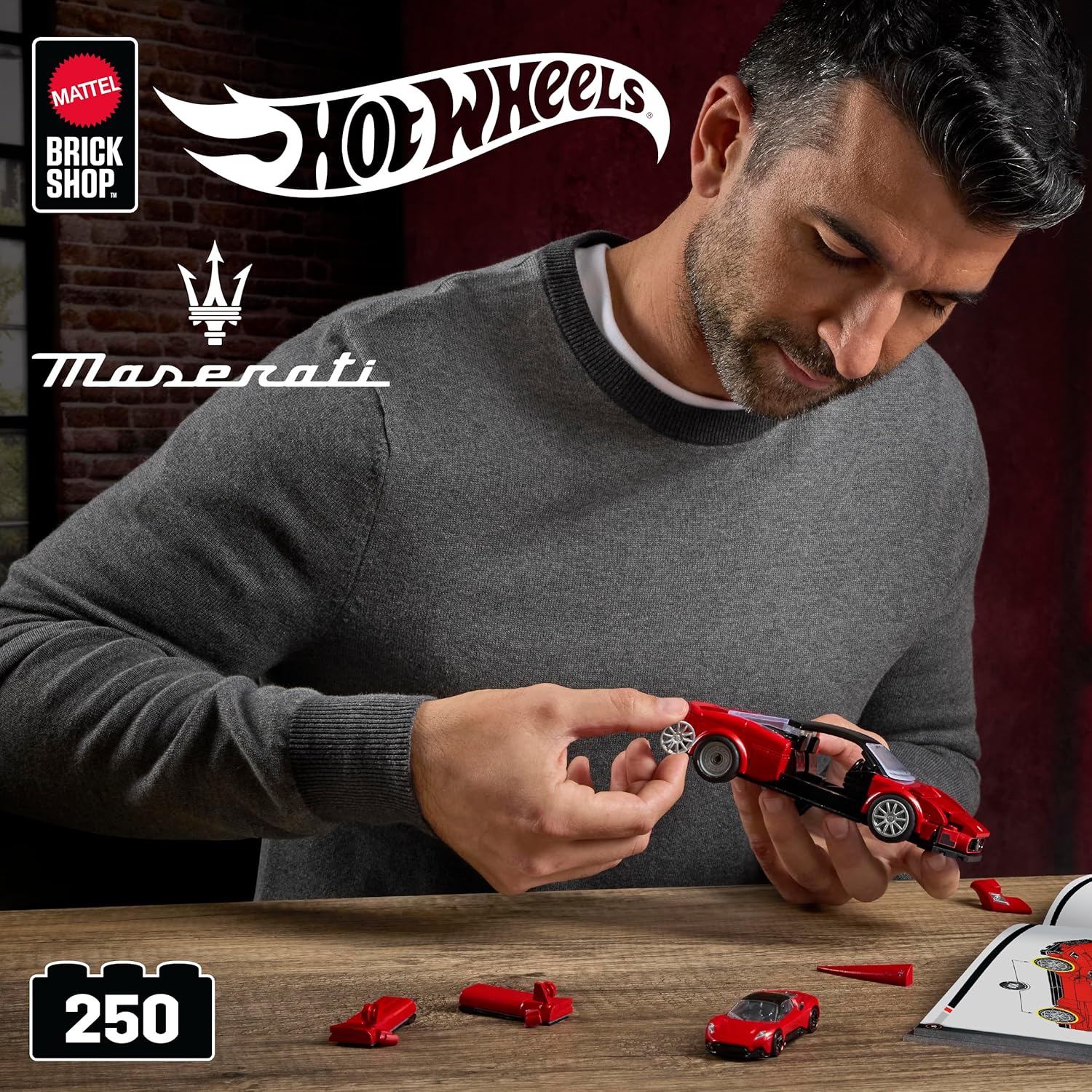 Hot Wheels Jogo de Construção Speed Maserati MC20 em escala 1:32 com Placa de Coleção e 1 carrinho de metal Perfeito para colecionadores